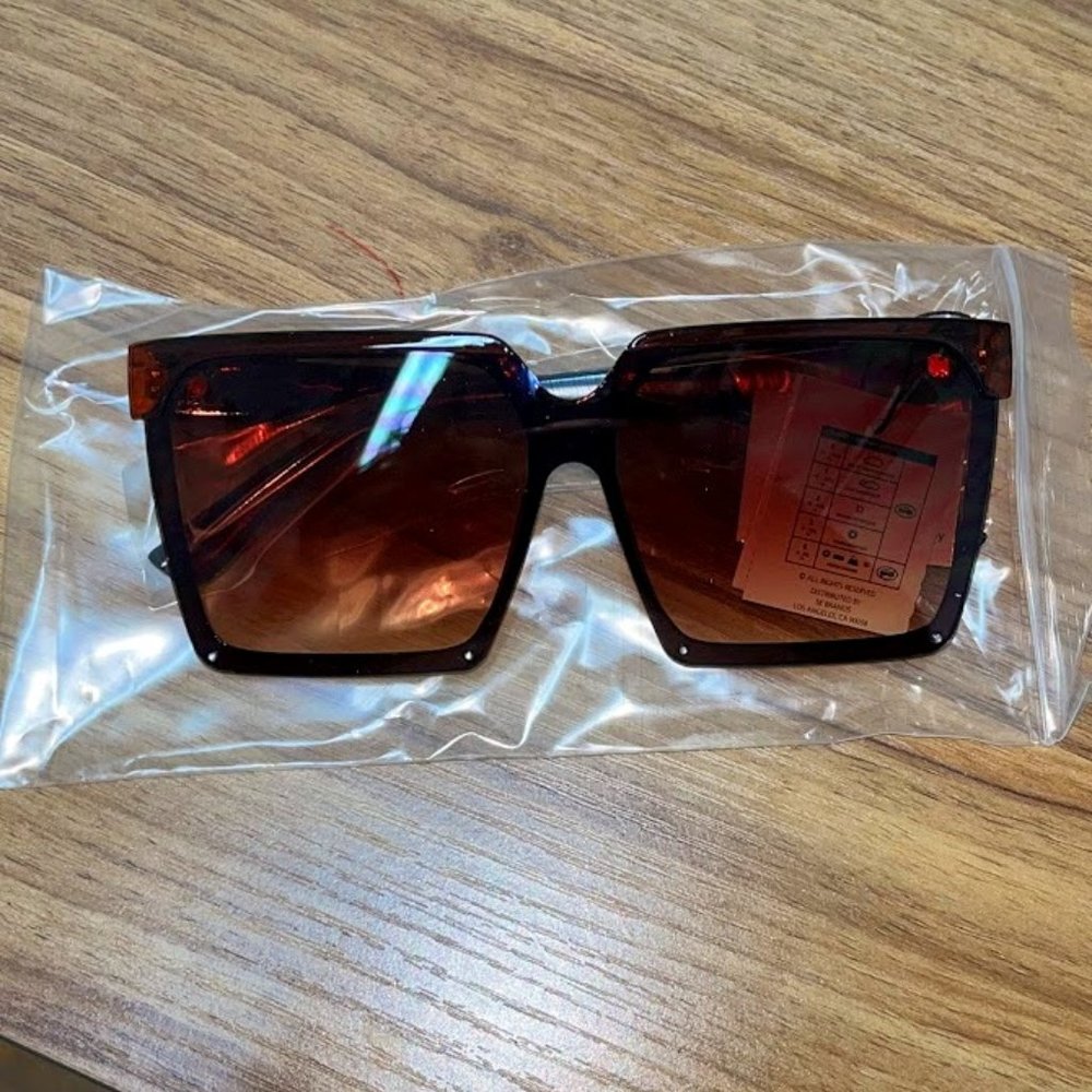 dark brown sunglasses